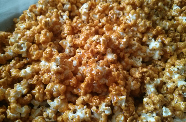 sriracha-popcorn