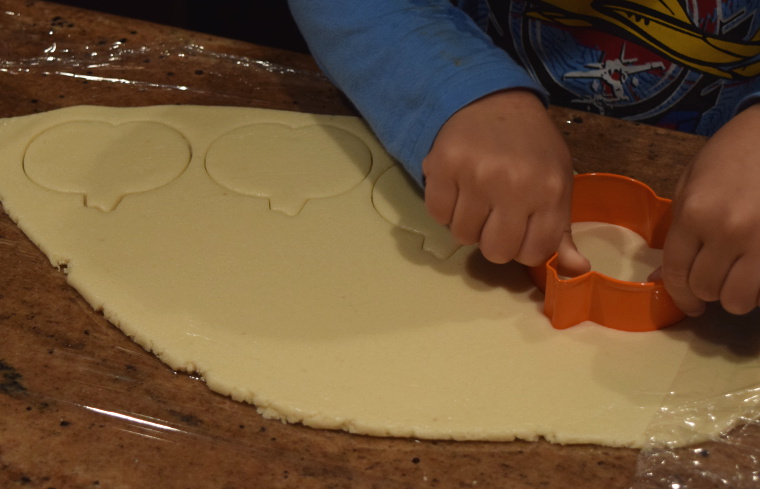 sugar-cookie-cutting-web